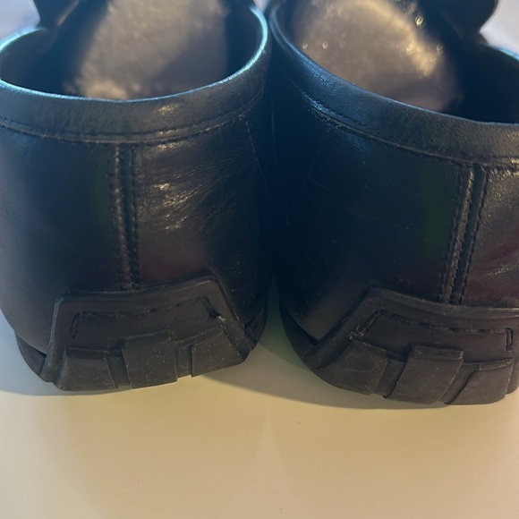 Ferragamo black leather shoes in excellent condition